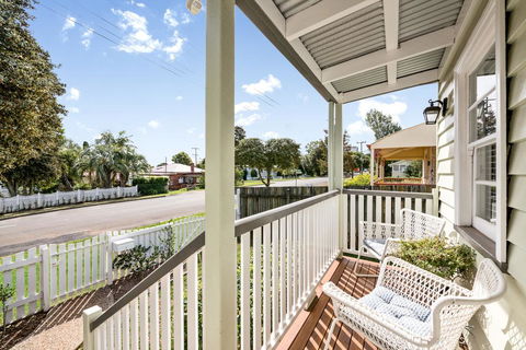Keeler Cottage - Accommodation Cairns 2