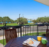 Kings Beach Ocean Front Views Private Balcony overlooking Kings Beach - Accommodation Cairns