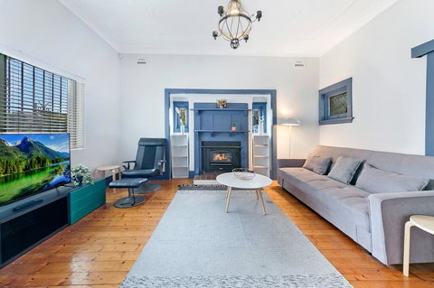 KOZYGURU ARNCLIFFE SYDNEY AIRPORT RENOVATED COTTAGE 3 BED HOUSE NAR232 - Accommodation Cairns 0