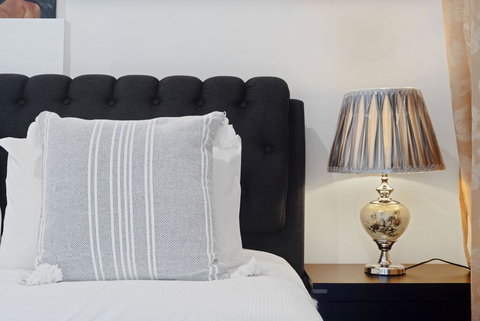 KOZYGURU Belrose Modern Designer 2 Bed + FREE Parking - Accommodation Cairns 1