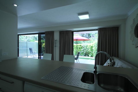 La Mer Holiday Apartments - Accommodation Cairns 0