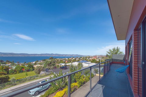 La Vie Luxury Bay View - Accommodation Cairns 1
