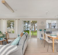 Lake Front Home - Relax  Unwind - Accommodation Cairns