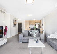 Lakeside Family Oasis with Pool Gym and Balcony - Accommodation Cairns