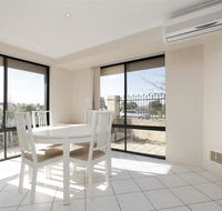 Lakeside Fun house near the Swan Valley - Accommodation Cairns