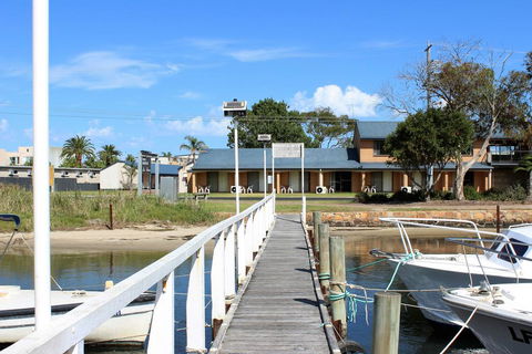 Lakeside Motel Waterfront - Accommodation Cairns 0