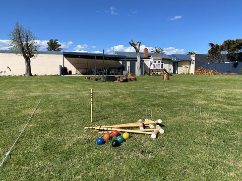 Lakeside Motel Waterfront - Accommodation Cairns 2