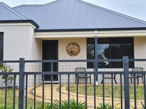Lakeview Getaway - Accommodation Cairns 0