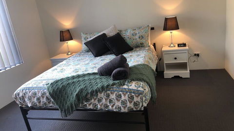 Lakeview Getaway - Accommodation Cairns 1