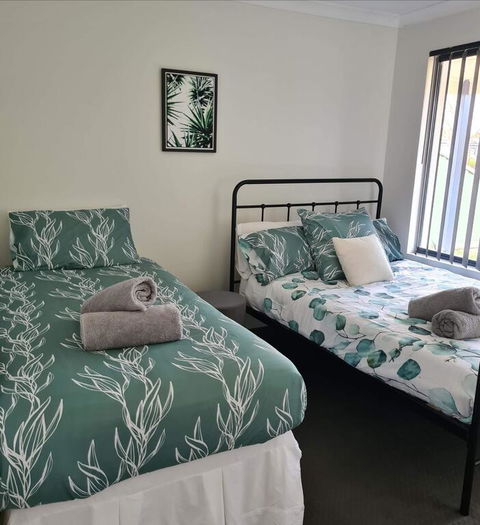 Lakeview Getaway - Accommodation Cairns 3