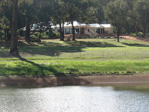 Lakeview Lodge - Accommodation Cairns 2