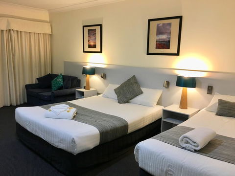 Lakeview Motor Inn - Accommodation Cairns 0