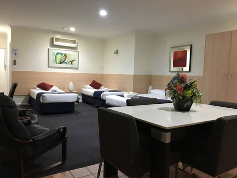 Lakeview Motor Inn - Accommodation Cairns 2
