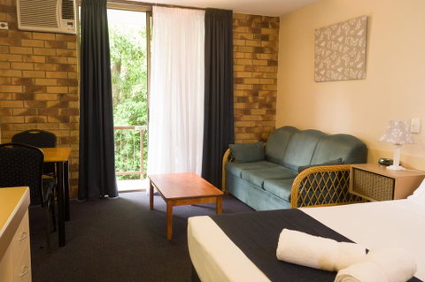 Lancaster Court Motel - Accommodation Cairns 1