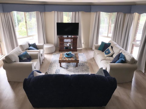 Large Family Home - Accommodation Cairns 0