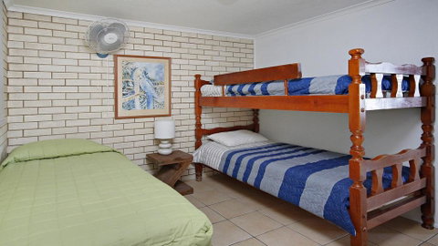 Levuka Unit 11, 14 Moreton Pde, Kings Beach - Accommodation Cairns 2