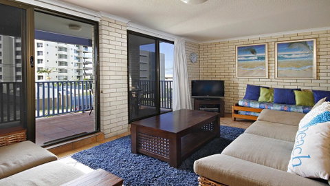 Levuka Unit 11, 14 Moreton Pde, Kings Beach - Accommodation Cairns 3