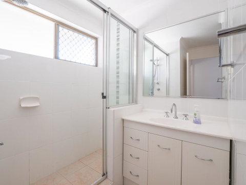 Levuka Unit 12, 14 Moreton Pde - Accommodation Cairns 2