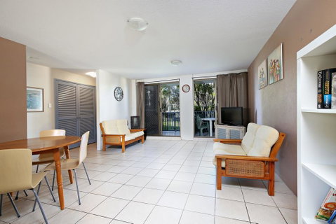 Levuka Unit 4, 14 Moreton Pde. Kings Beach - Accommodation Cairns 3