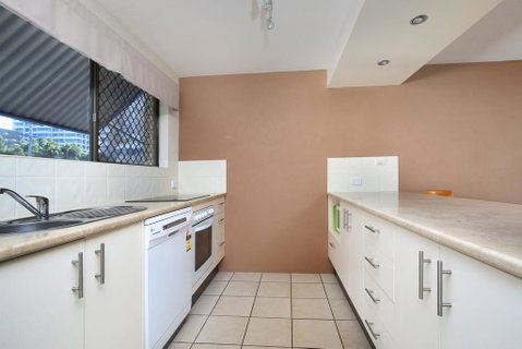 Levuka Unit 4, 14 Moreton Pde. Kings Beach - Accommodation Cairns 2