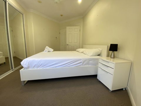 Lighthouse Apartments On The Strand - Accommodation Cairns 2