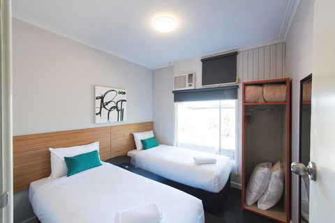 Links Hotel - Accommodation Cairns 0