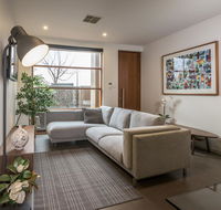 LUXE - Park views Wine Wifi Netflix Garage PETS ok - Accommodation Cairns