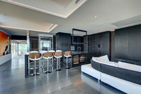 Luxe Haus - Accommodation Cairns 0