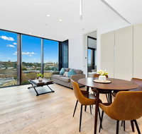 Luxury and Right next to the Central station  Shopping Center - Accommodation Cairns