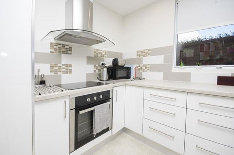 Luxury Executive Apartment - Accommodation Cairns 3