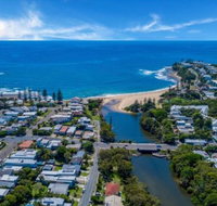 Luxury Hamptons Beachside Home in Dicky Beach - Accommodation Cairns