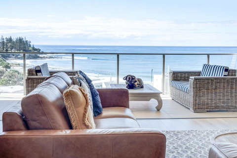 Luxury Kings Beach PenthouseLarge Outdoor Balcony, Ocean Views, 2 Mins To Beach - Accommodation Cairns 0