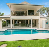 Luxury Living on the Beachfront - Accommodation Cairns