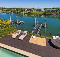 Luxury suite  private living room on waterfront in Hope Island - Accommodation Cairns