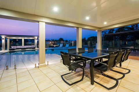 Luxury Waterfront Home - Accommodation Cairns 2