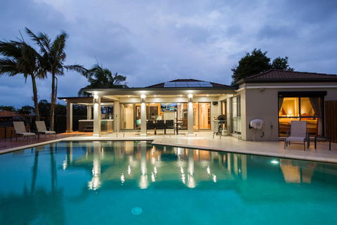 Luxury Waterfront Home - Accommodation Cairns 0