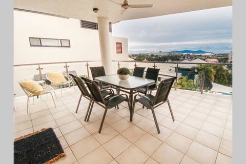 Magnificent Location With Amazing Views - Accommodation Cairns 0