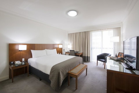 Majestic Roof Garden Hotel - Accommodation Cairns 0