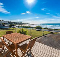 MAVI BEACH HOUSE - beachfront wifi views - Accommodation Cairns