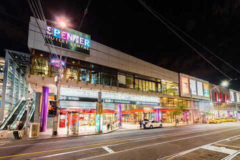 Melbourne Centre Convenient Location + Free Parking - Accommodation Cairns 1