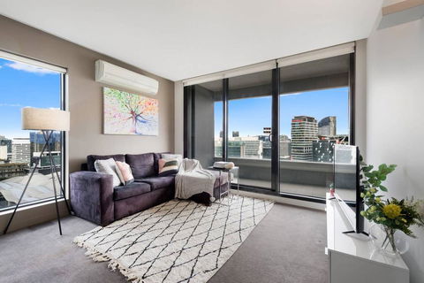 Melbourne Centre Convenient Location + Free Parking - Accommodation Cairns 2