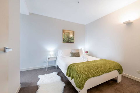 Melbourne Centre Convenient Location + Free Parking - Accommodation Cairns 3