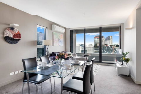 Melbourne Centre Convenient Location + Free Parking - Accommodation Cairns 0