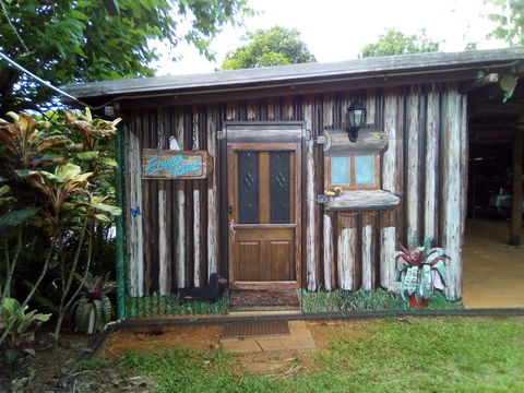 Mena Creek Flower House - Accommodation Cairns 1