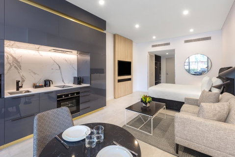 Meriton Suites Broadbeach - Accommodation Cairns 2
