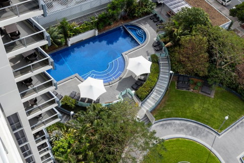 Meriton Suites Broadbeach - Accommodation Cairns 0