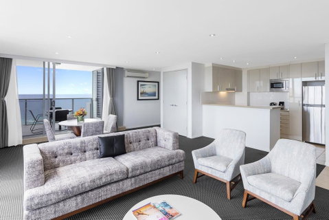 Meriton Suites Broadbeach - Accommodation Cairns 3