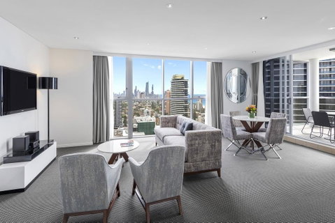 Meriton Suites Broadbeach - Accommodation Cairns 1