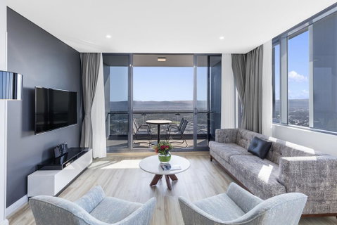 Meriton Suites Southport - Accommodation Cairns 0