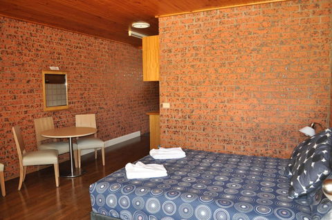 Merrijig Motor Inn - Accommodation Cairns 1